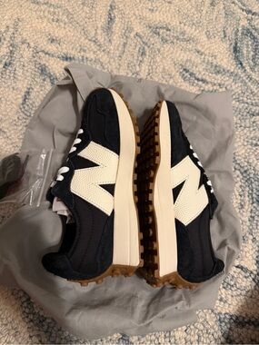 NWT New Balance 327 Black and White Athletic Sneakers